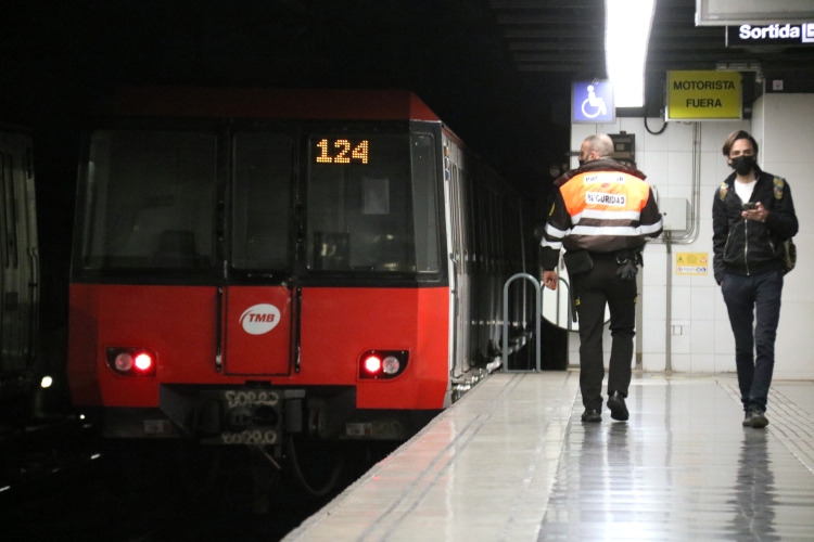 Barcelona metro leaving a station